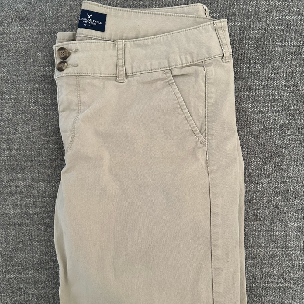 pair of women’s American Eagle Khakis - Picture 2 of 3